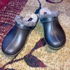 Brown Leather Crocs Clogs Faux Fur Lined Size 7
